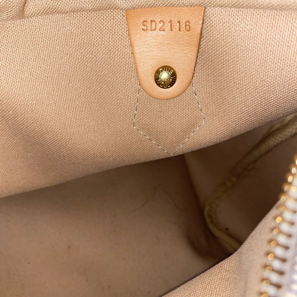 LV Speedy 30 and matching Sarah wallet. Both authentic 9/10 condition. Brand new - Picture 4 of 7